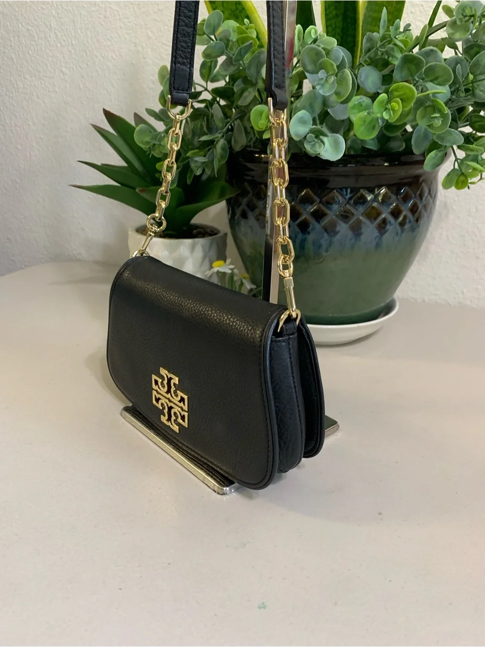 👜💕 Tory Burch Black Leather Shoulder Bag with Gold Logo and Chain Strap